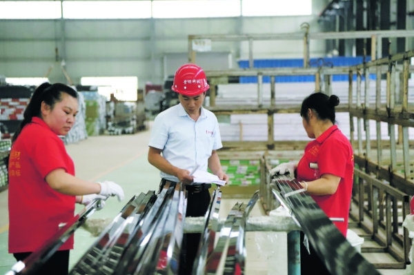 黨建引領(lǐng)促發(fā)展，經(jīng)濟(jì)增長添動能